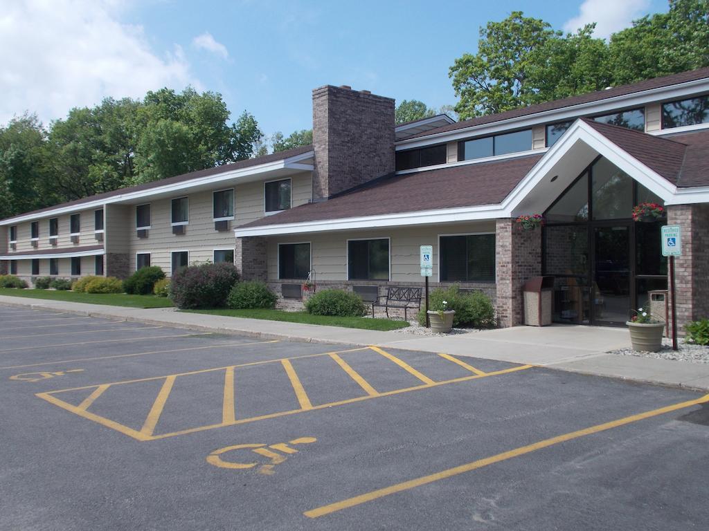 Boarders Inn And Suites By Cobblestone Hotels - Ripon Kültér fotó
