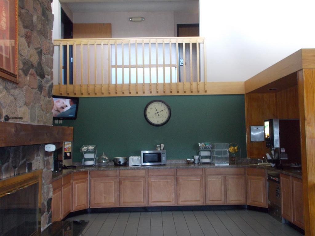 Boarders Inn And Suites By Cobblestone Hotels - Ripon Kültér fotó