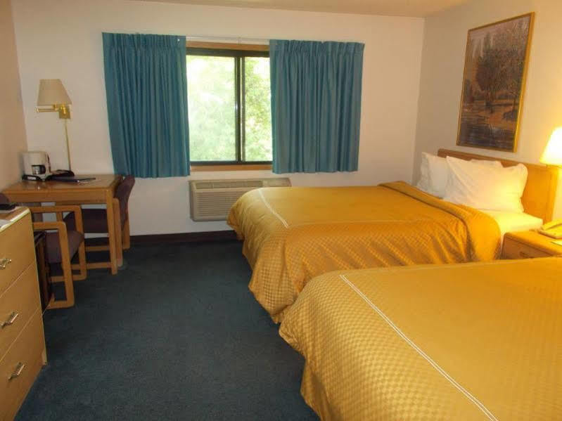 Boarders Inn And Suites By Cobblestone Hotels - Ripon Kültér fotó
