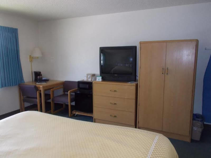 Boarders Inn And Suites By Cobblestone Hotels - Ripon Kültér fotó