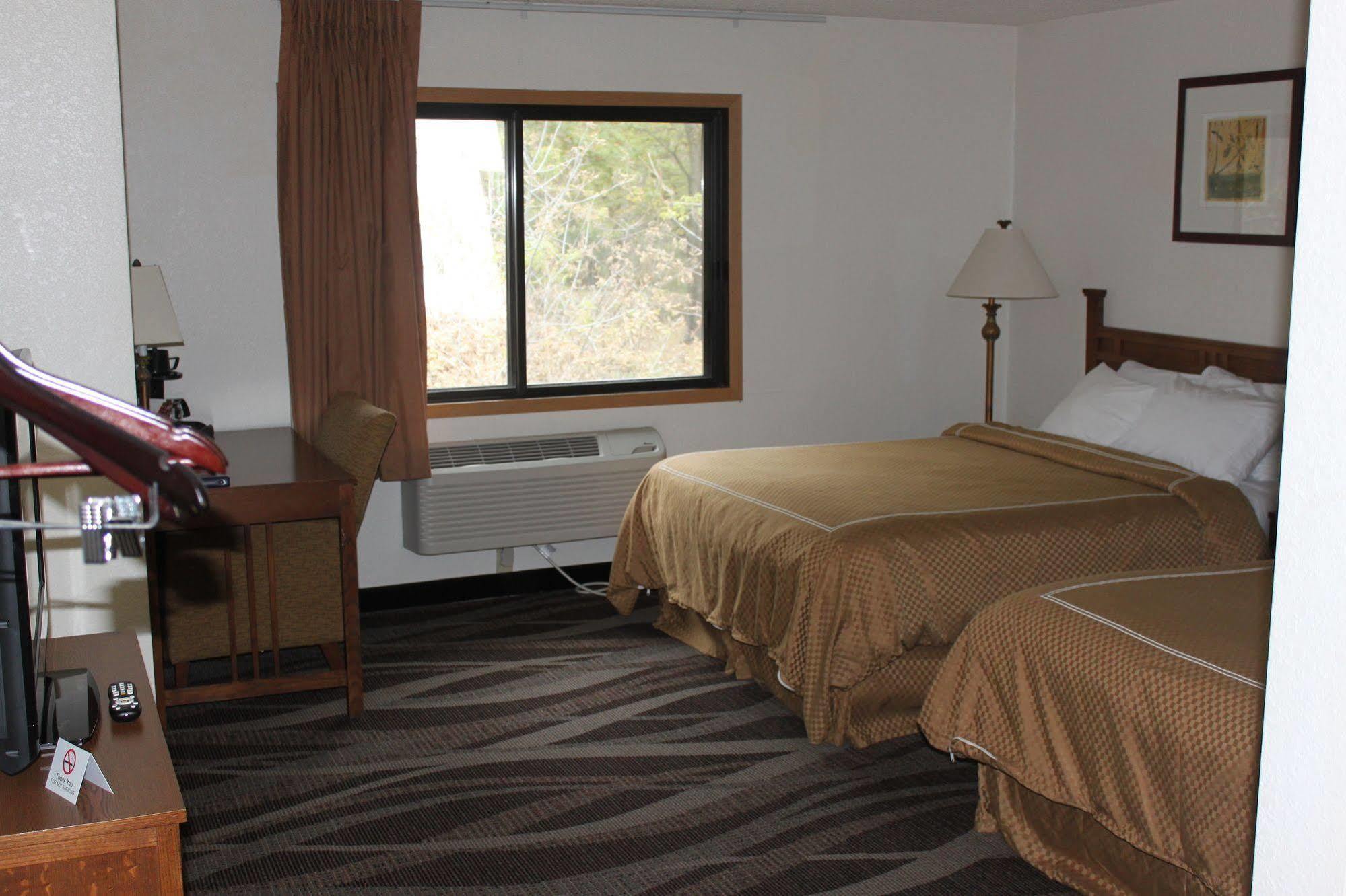 Boarders Inn And Suites By Cobblestone Hotels - Ripon Kültér fotó