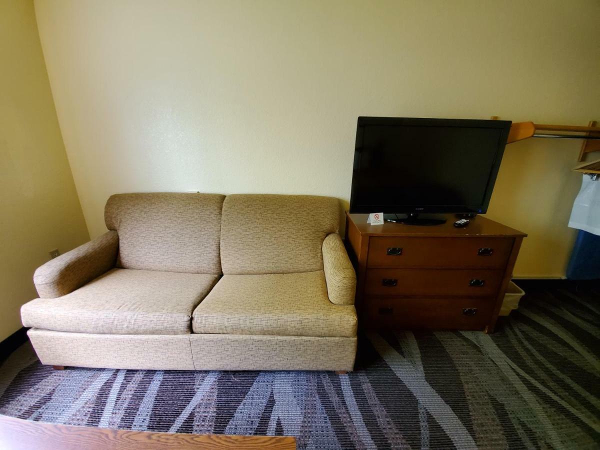 Boarders Inn And Suites By Cobblestone Hotels - Ripon Kültér fotó