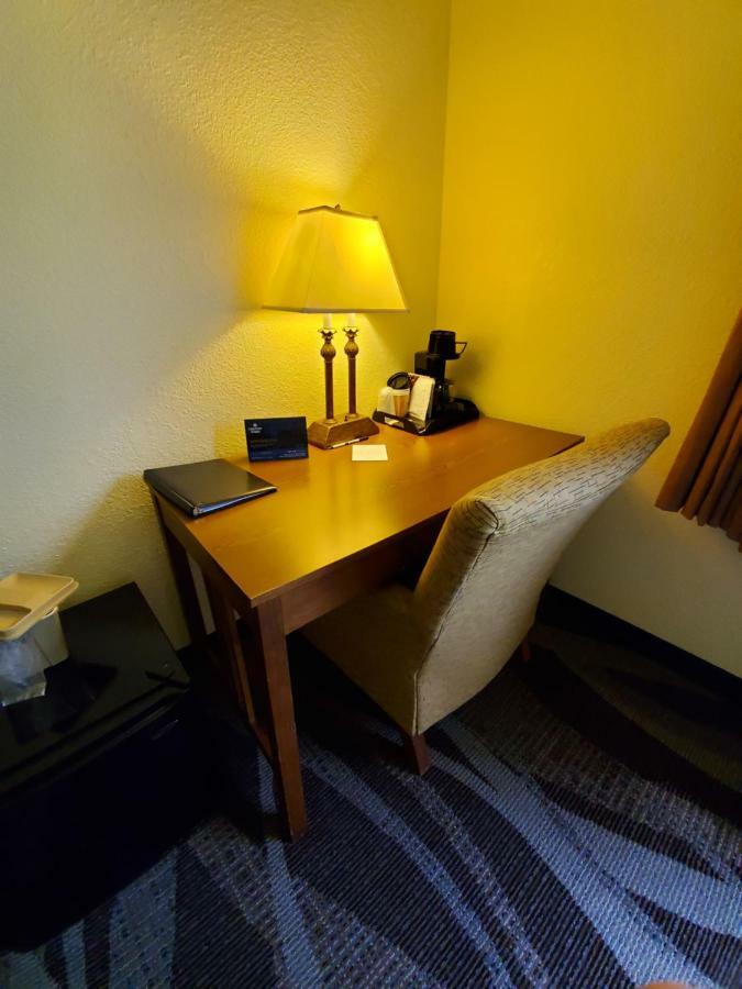 Boarders Inn And Suites By Cobblestone Hotels - Ripon Kültér fotó
